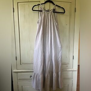 Mauve stripped sear sucker maternity dress with pockets!